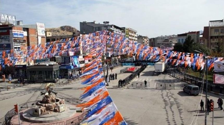 Van Başbakan Davutoğlu&rsquo;nu Bekliyor