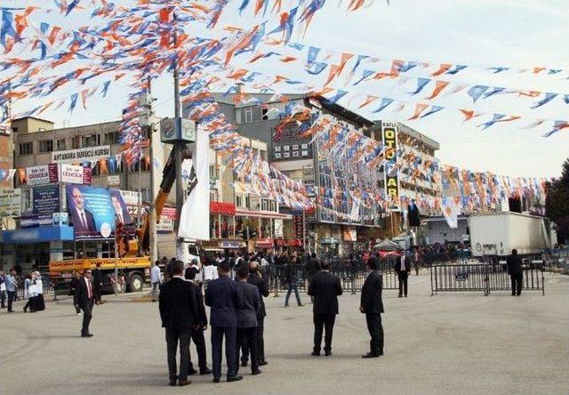 Van Başbakan Davutoğlu’nu Bekliyor