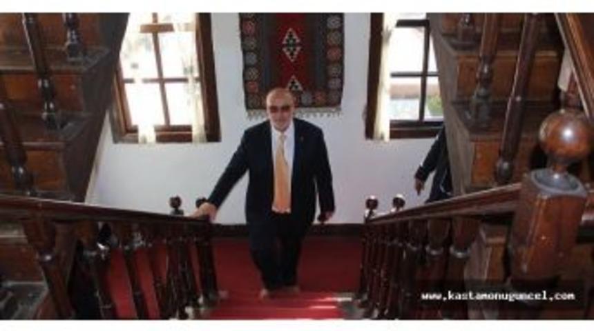 Ahmet Yelis, Tarihi Konakları Gezdi