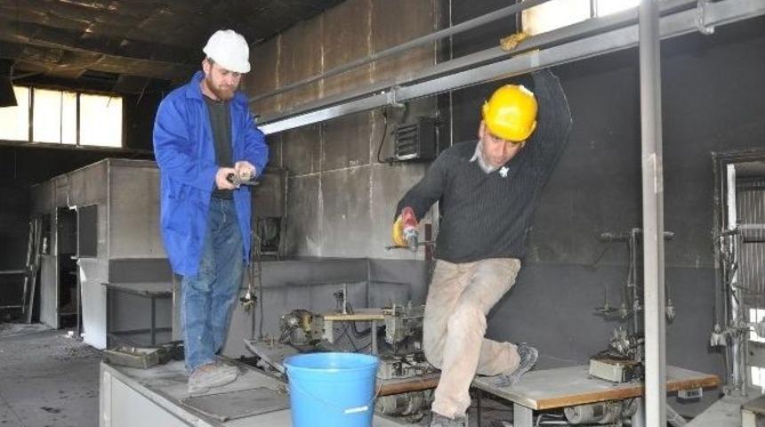Sorgun&rsquo;da Yanan Tekstil Fabrikasında Enkaz Kaldırma İşleri Başladı