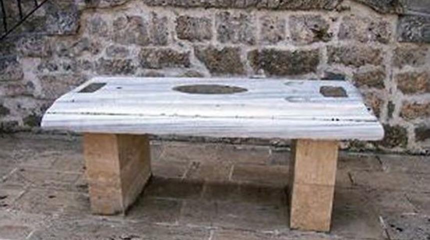 Sakarya&rsquo;da Camiden Musalla Taşı &Ccedil;aldılar