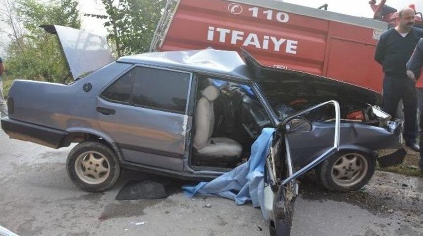İtfaiye Aracı İle Otomobil &Ccedil;arpıştı: 1 &Ouml;l&uuml;, 3 Yaralı