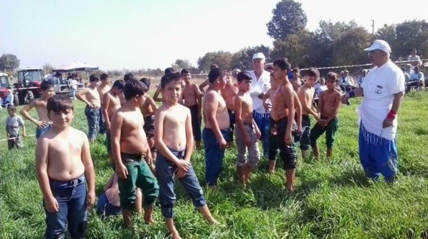 Kulalı Pehlivanlar Uşak&rsquo;tan Şampiyonlukla D&ouml;nd&uuml;