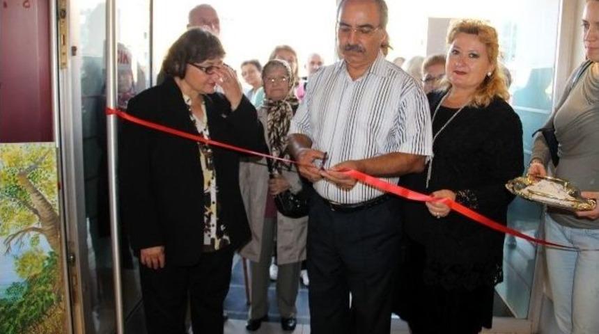 Kadife &Uuml;st&uuml;ne Keten R&ouml;lyef Sergisi