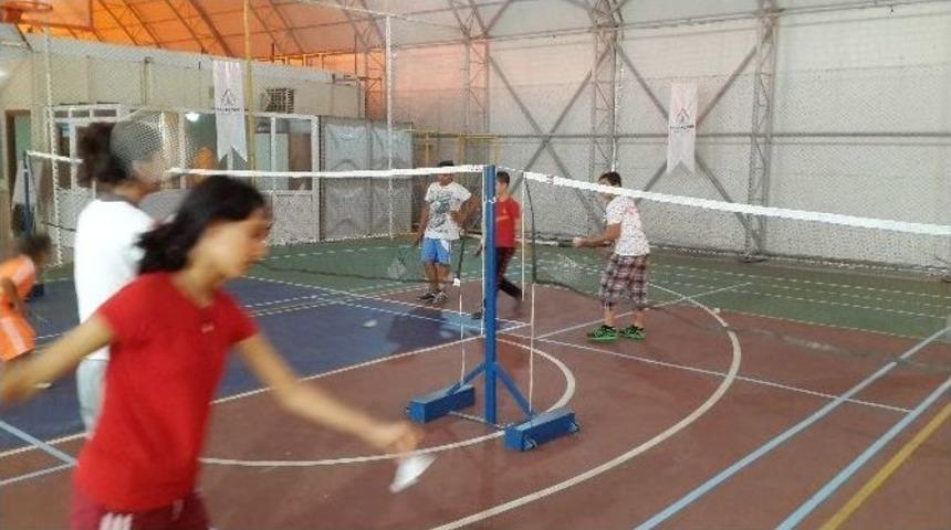 &Ccedil;adır Gen&ccedil;lik Merkezinde Badminton Kursu A&ccedil;ıldı