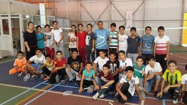 Çadır Gençlik Merkezinde Badminton Kursu Açıldı