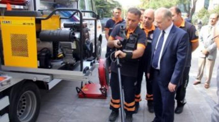 Afad Arama Ve Kurtarma Aracı Vali Ceylan&rsquo;a Tanıtıldı