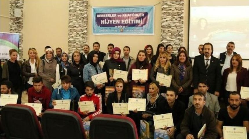Edremit Belediyesi Tarafından &lsquo;kuaf&ouml;r Ve Berberlere Hijyen Eğitimi&rsquo; Verildi