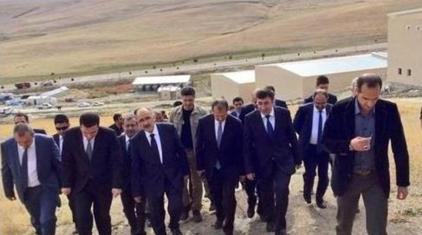 Başbakan Yardımcısı Yılmaz, Tekstil Kenti Ziyaret Etti