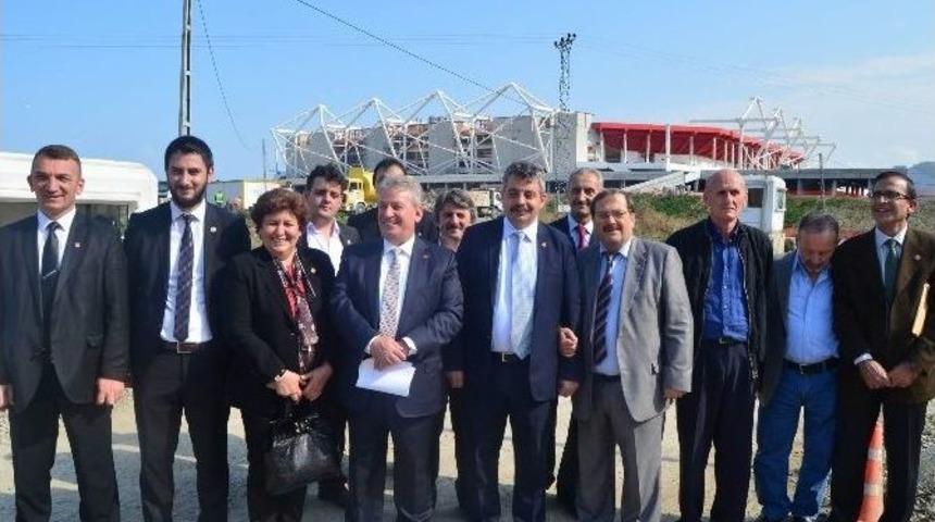 Chp&rsquo;li Pekşen, Akyazı Stadyumu&rsquo;nun Sezonun 2. Yarısına Yetişeceğine İnanmıyor