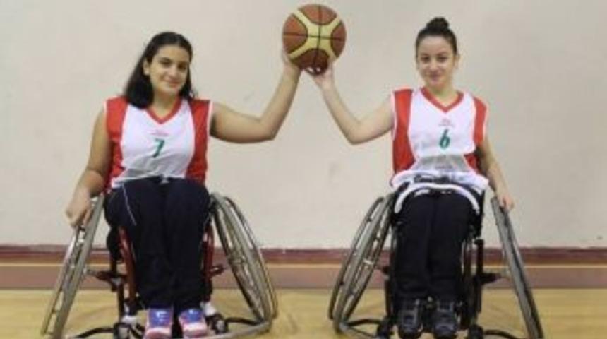 Yosk&rsquo;un Antren&ouml;r Ve Oyuncularına B&uuml;y&uuml;k Onur