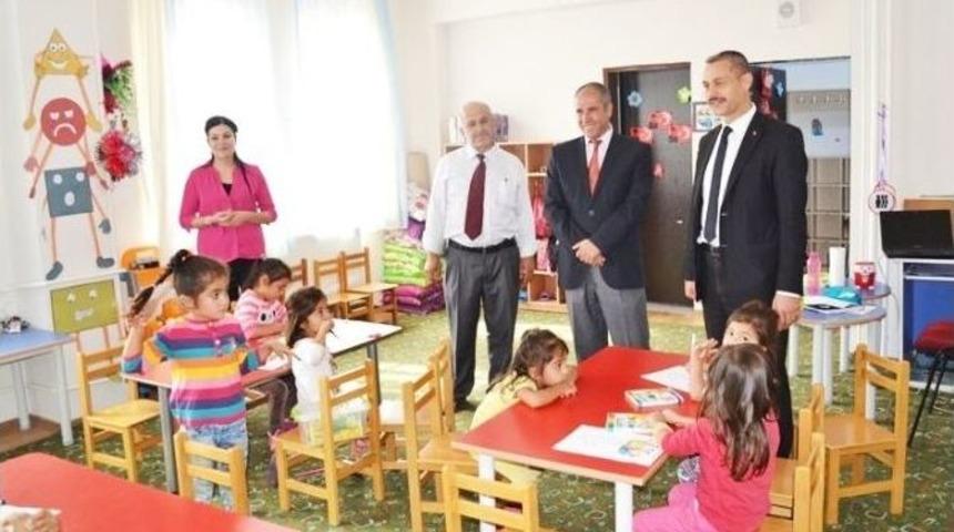 Besni Milli Eğitim M&uuml;d&uuml;r&uuml; Neşet Yazar: