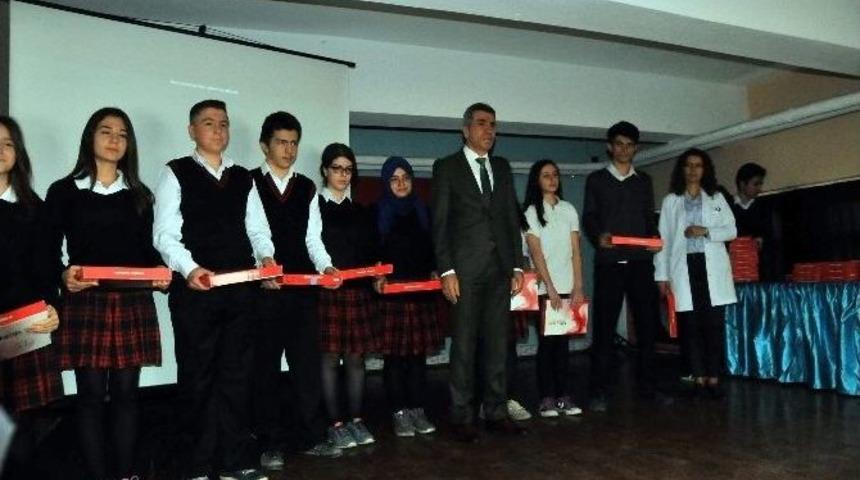 Akşehir&rsquo;de &Ouml;ğrenciler Tabletlerine Kavuştu