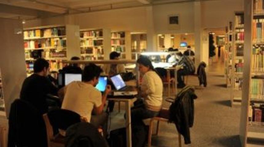 Durmuş G&uuml;nay K&uuml;t&uuml;phanesi&rsquo;ne &Ouml;ğrencilerden Yoğun İlgi