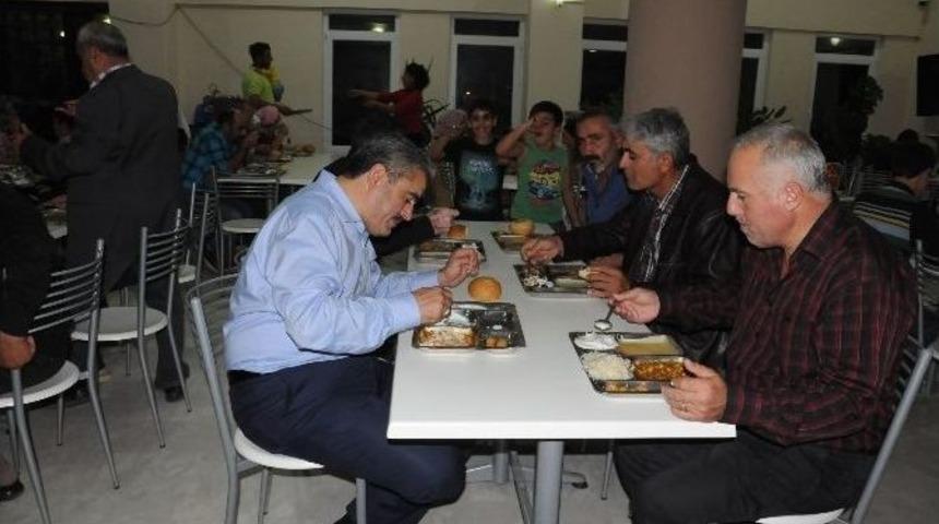 Başkan Alıcık, Alevi K&uuml;lt&uuml;r Derneğinde 4. G&uuml;n İftarına Katıldı