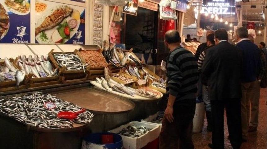 Balık Tezgahları Ucuz Hamsi İle Şenlendi