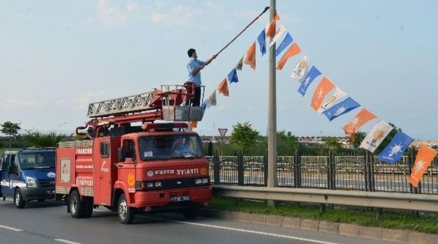 Trabzon&rsquo;da İzinsiz Asılan Bayrak Ve Flamalar Toplanıyor
