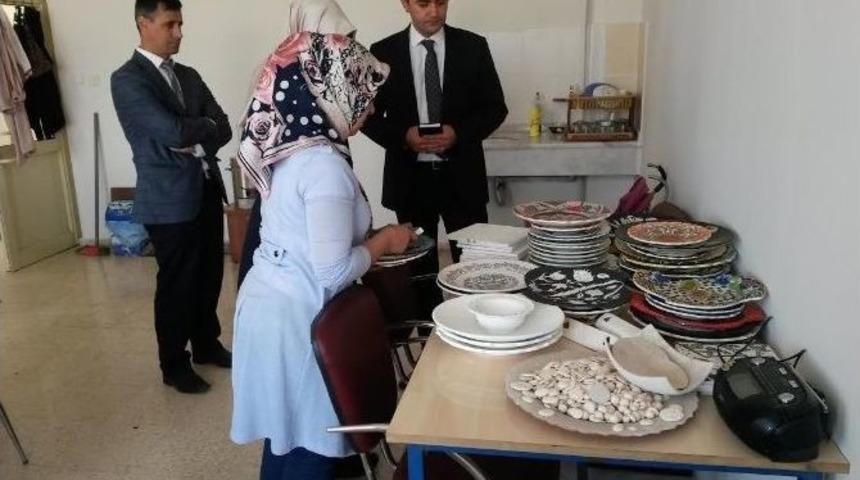 Kaymakam Tekbıyıkoğlu&rsquo;ndan &Ccedil;ini Ve Seramik Kursu&rsquo;na Ziyaret