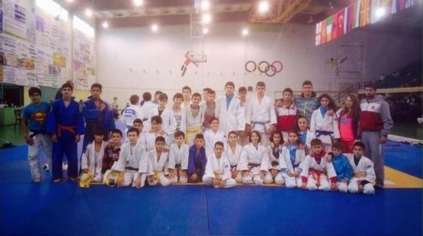 Kağıtsporlu Judoculara Yunanistan&rsquo;dan 20 Derece İle D&ouml;nd&uuml;