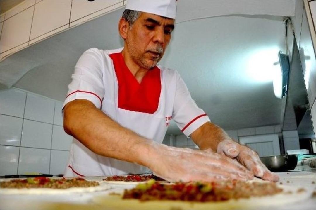 Pide&rsquo;den Burger Olur Mu? Demeyin, Bu Da Pideburger