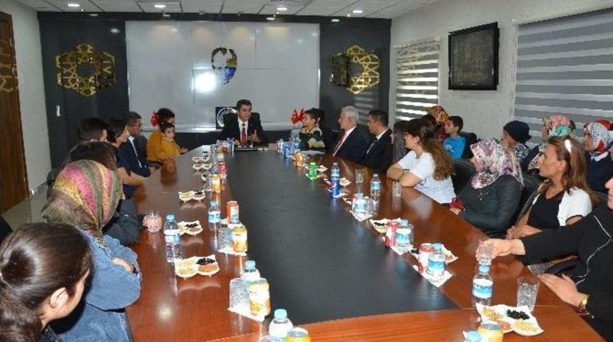 Şehit &Ccedil;ocuklarına Tablet Ve Diz&uuml;st&uuml; Bilgisayar