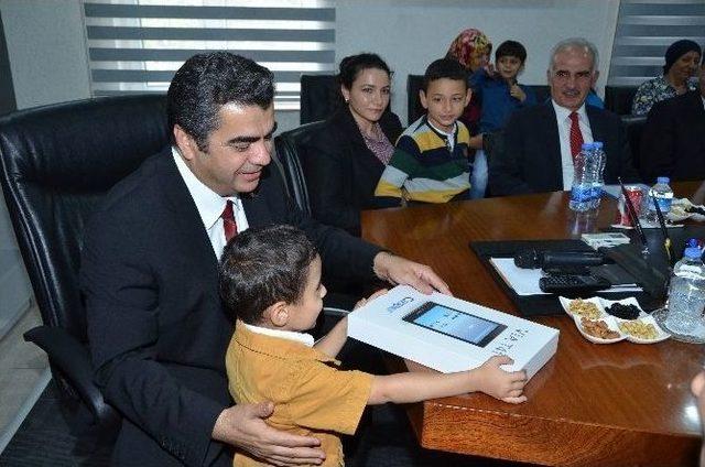 Şehit Çocuklarına Tablet Ve Dizüstü Bilgisayar