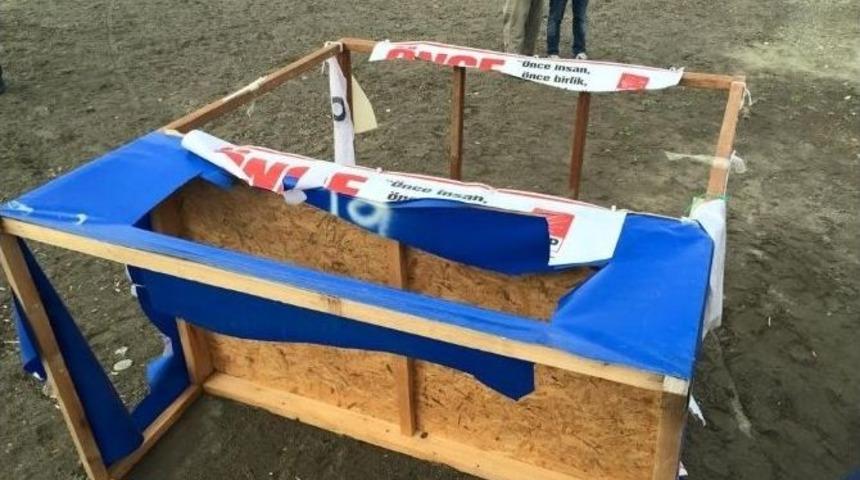 Edremit&rsquo;te Chp Se&ccedil;im Standına Saldırı