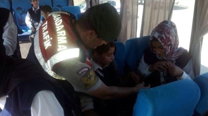 Jandarmadan &Ouml;ğrencilere Emniyet Kemeri Eğitimi