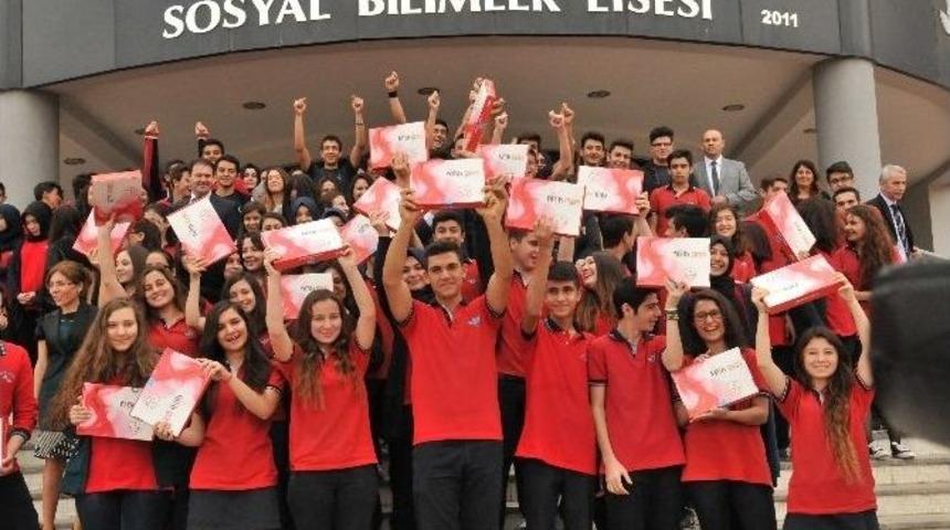 Denizli&rsquo;de &Ouml;ğrencilere Tablet Dağıtıldı