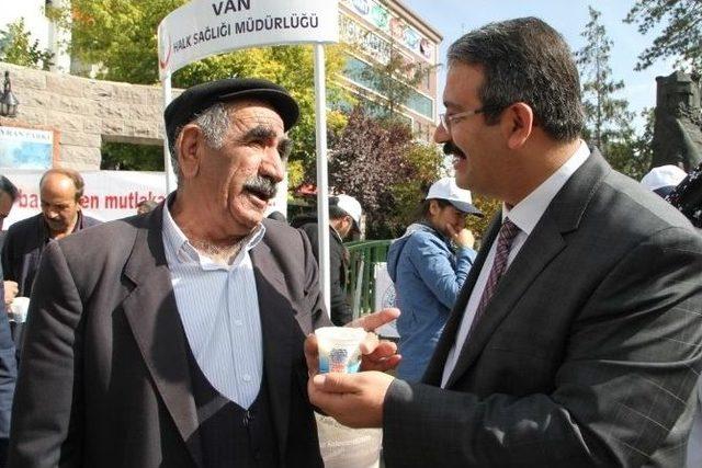 Van’da Kemik Erimesine Karşı Yoğurt Dağıtıldı