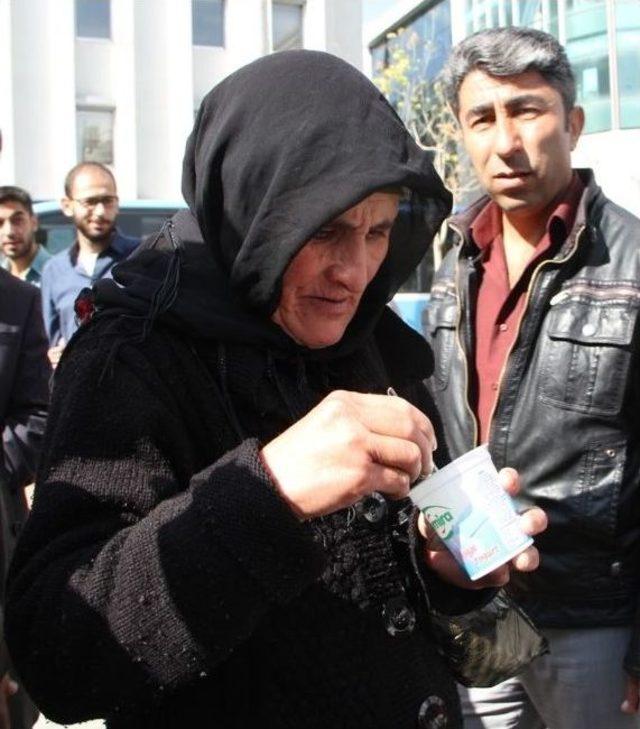 Van’da Kemik Erimesine Karşı Yoğurt Dağıtıldı