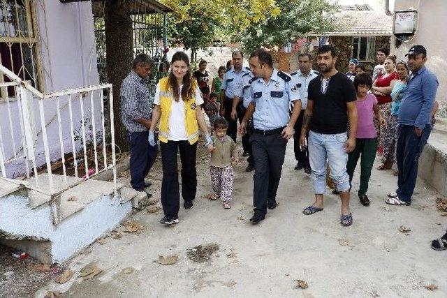 Antalya’da 2 Çocuk Birden Sokağa Terk Edildi