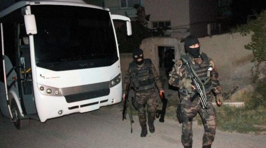 Elazığ&rsquo;da Torbacılara Şafak Operasyonu: 13 G&ouml;zaltı