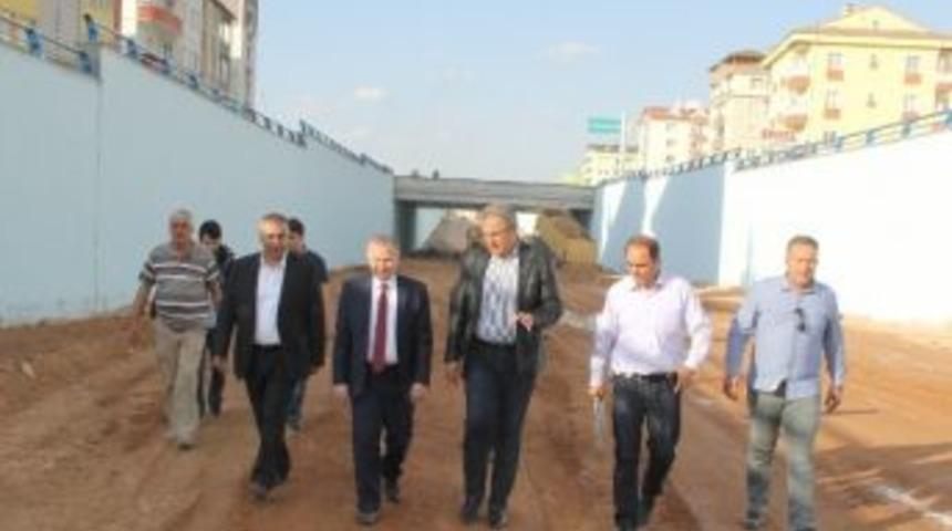 Vali Ceylan K&ouml;pr&uuml;l&uuml; Kavşak Yapımını İnceledi