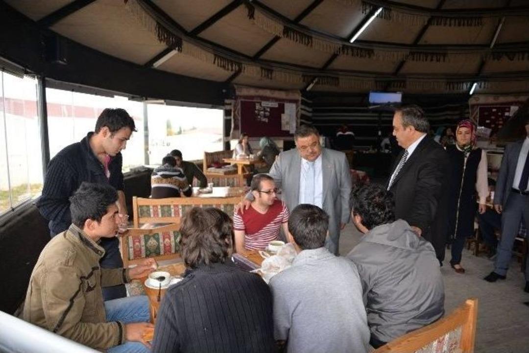 &Ouml;ğrenci Otağında &Ccedil;orba İkramı Geleneği Devam Ediyor