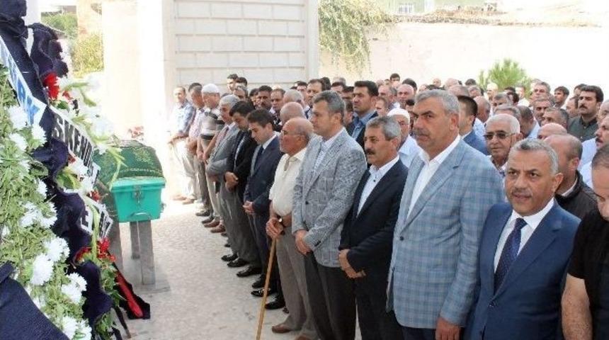 &Ouml;l&uuml; Bulunan Ak Parti İl&ccedil;e Kadın Kolları Başkanı Toprağa Verildi