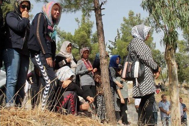 Ölü Bulunan Ak Parti İlçe Kadın Kolları Başkanı Toprağa Verildi