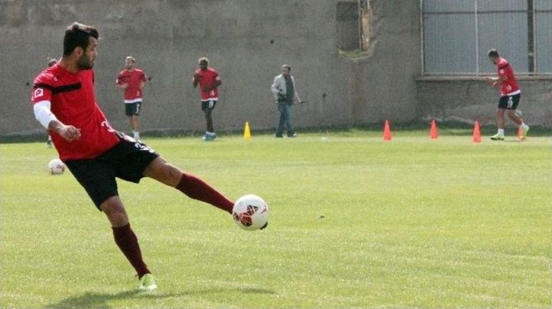 Lider Elazığspor, Karşıyaka&rsquo;dan 3 Puanla D&ouml;nmek İstiyor