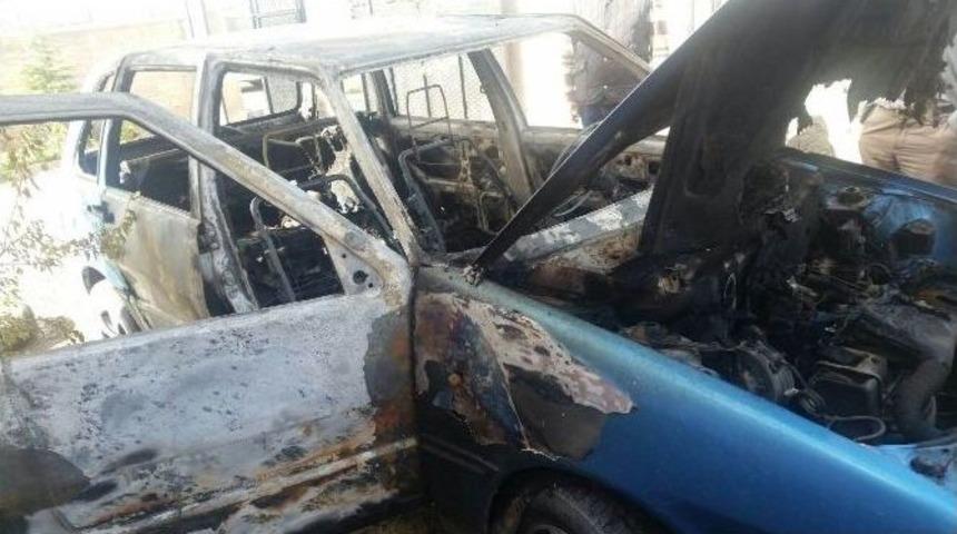 Park Halindeki Otomobil Yandı