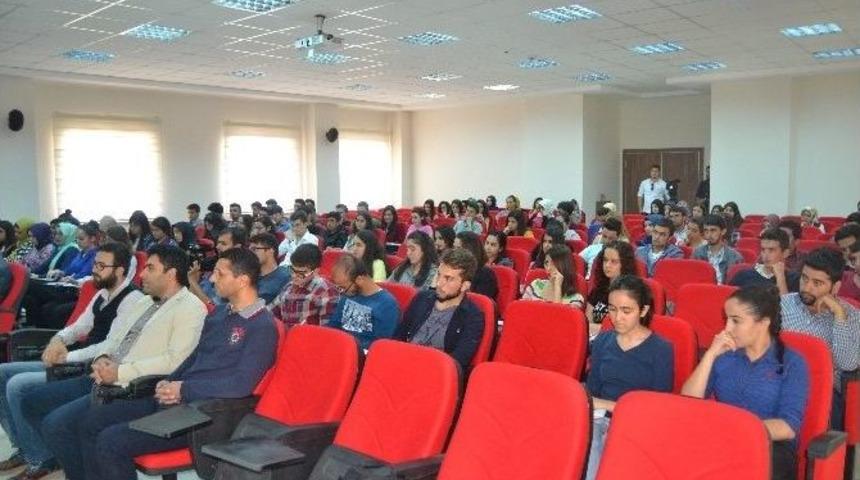 Eğitim Fak&uuml;ltesinde &Uuml;nl&uuml; T&uuml;rk Şair Ali Şir Nevai Anlatıldı