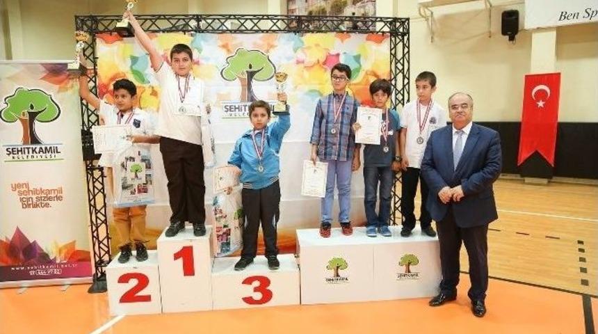 Başarı Şehitkamil&rsquo;de &Ouml;d&uuml;llendirildi