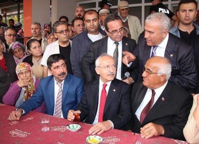 Chp Lideri Kılıçdaroğlu Menderes’in Köyünü Ziyaret Etti