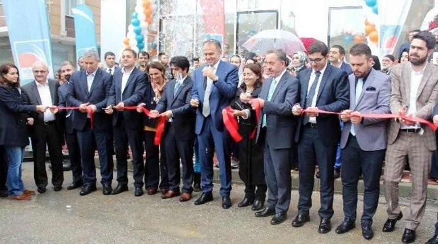 &Ccedil;ekmek&ouml;y Adnan Menderes Gen&ccedil;lik Ve K&uuml;lt&uuml;r Merkezi Hizmete A&ccedil;ıldı