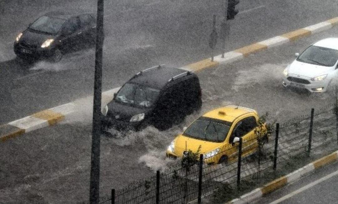 Antalya&rsquo;da Şiddetli Yağmur
