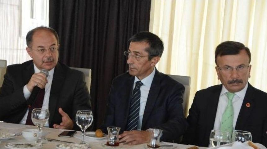 Prof. Dr. Akdağ, Gazeteciler G&uuml;n&uuml;&rsquo;nde Gazetecilerle Biraraya Geldi