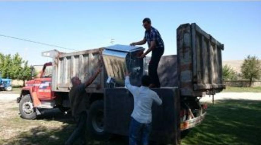 Cihanbeyli&rsquo;de &Ccedil;evre Kirliliğine &Ccedil;&ouml;p Konteyneri &Ccedil;&ouml;z&uuml;m&uuml;