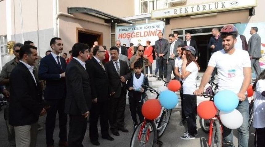 Siirt&rsquo;te Okullara Bisiklet Dağıtıldı
