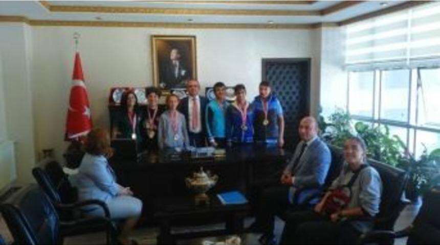 Burhaniye&rsquo;de &Ouml;zel Sporcuların Kaymakam Ziyareti