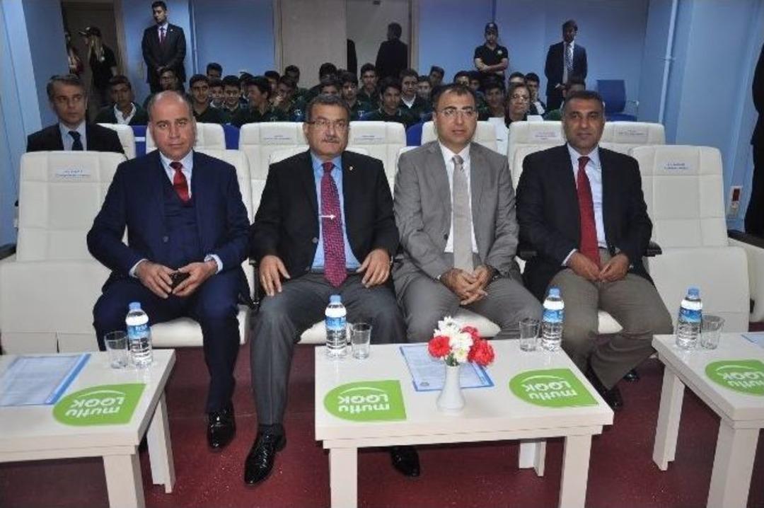 İzmir Emniyetinden Gen&ccedil;lere &rsquo;mutlu Bakış&rsquo; Projesi