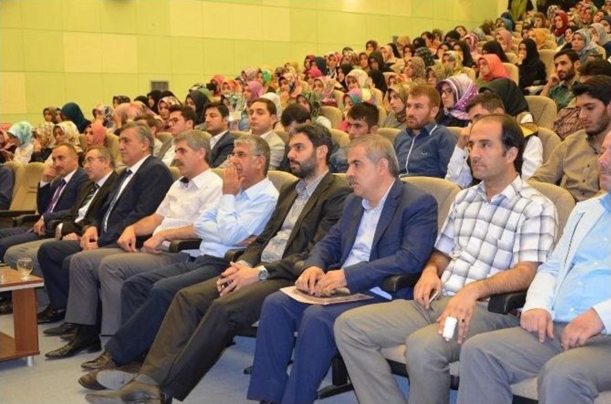 &Uuml;&ccedil; Dilde Kardeşlik Paneli